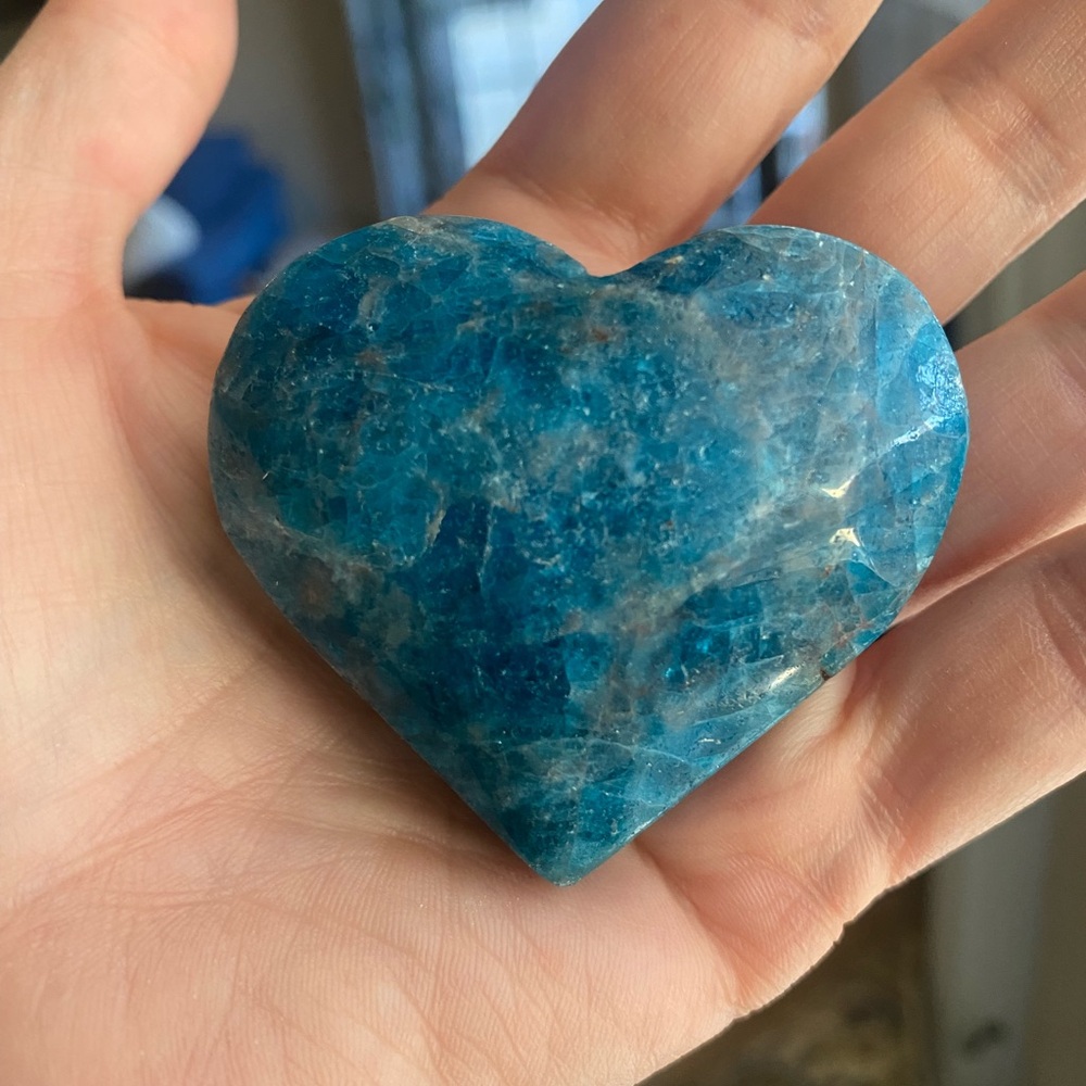 💙✨Blue Apatite Heart-Shaped Crystal - Picture 4 of 4